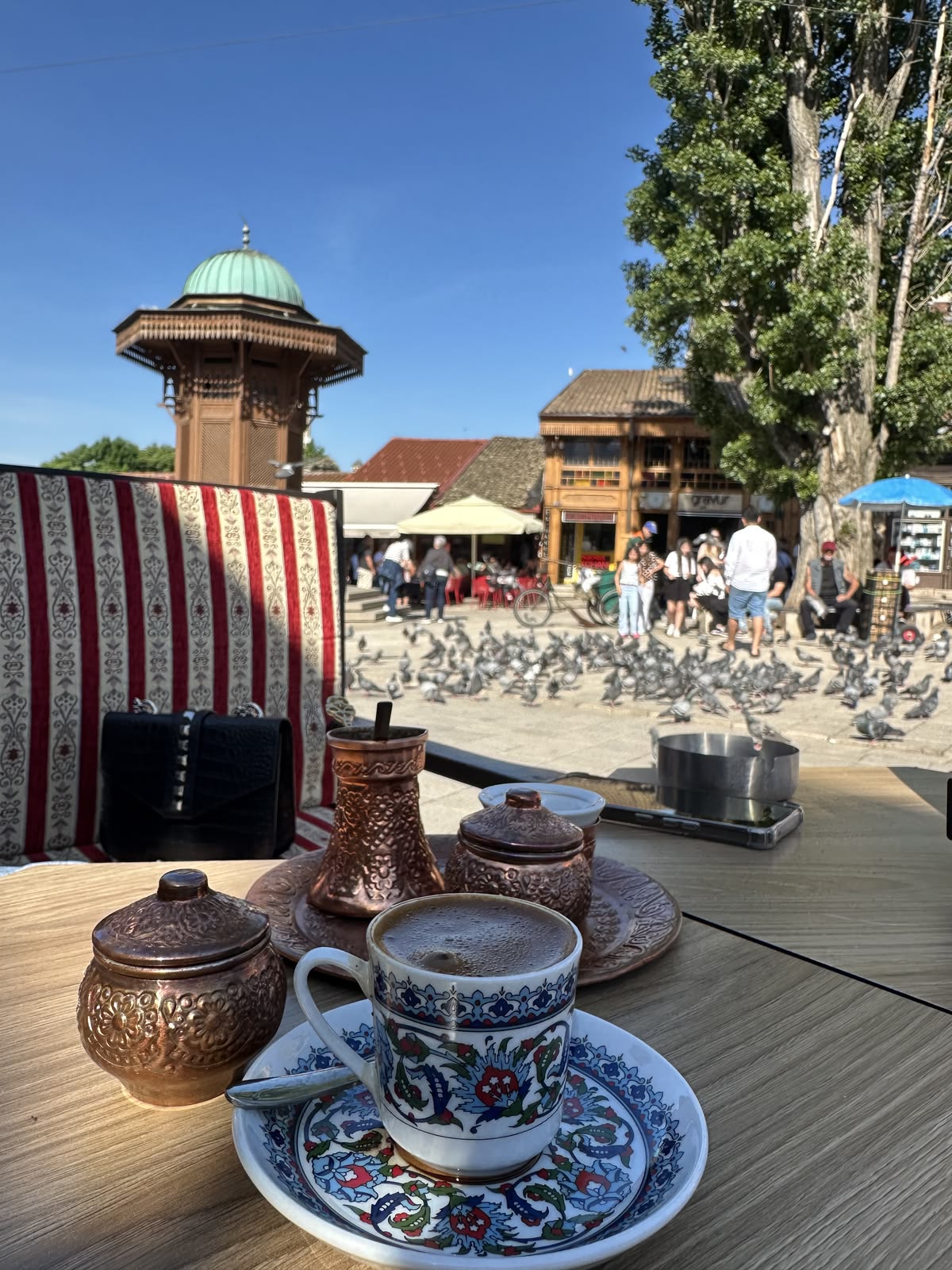 Otantik Türk Kahvesi Sunumu | Geleneksel Fincan ve Bakır Tepsi ile Şık İkram ☕